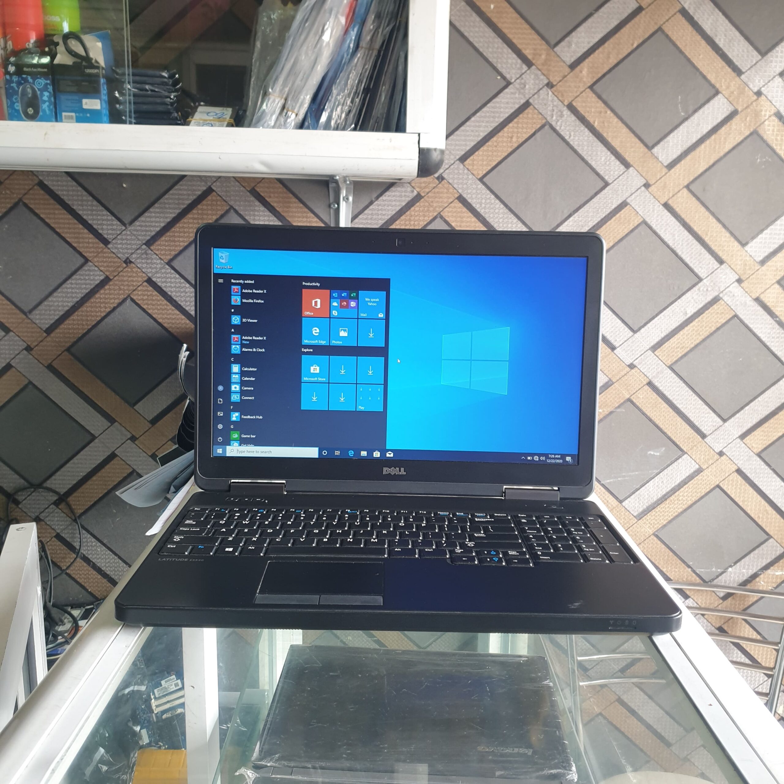 Dell Latitude E5540、500GBハードドライブ、Windows 7 Professional